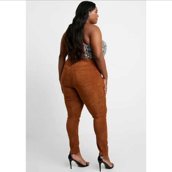 SOLD! Good American Faux Suede Skinny Pants in Color Tobacco. Size 18 Plus. - Picture 3 of 4
